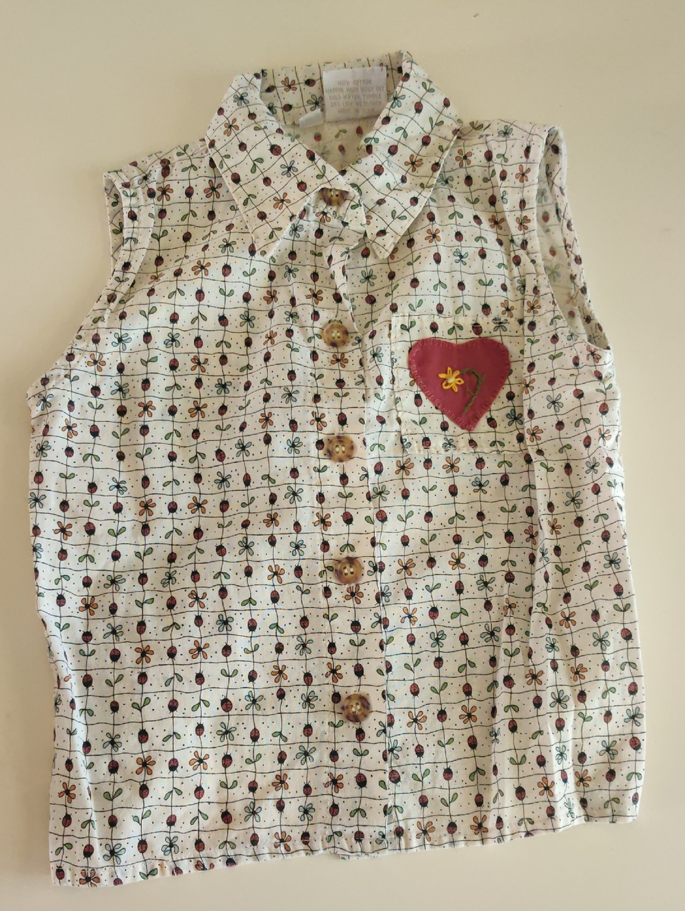 Girls' White Floral Grid Sleeveless Button-Down Shirt with Red Heart Patch